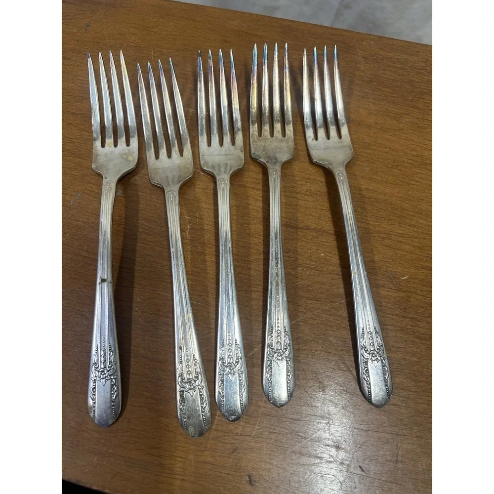 VTG WM. Rogers‎ Mfg Co. Extra Plate 37 Piece Silverware Set in Box